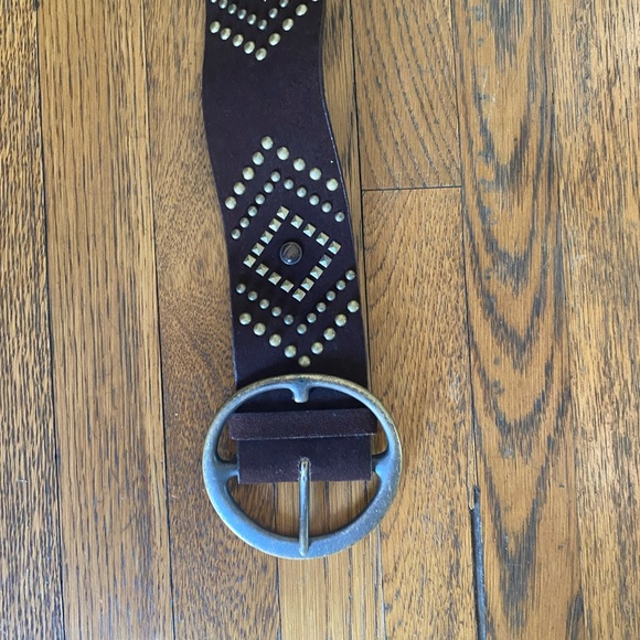 Brown studded belt fits medium - Picture 4 of 4